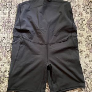 Senita athletics maternity athletic short